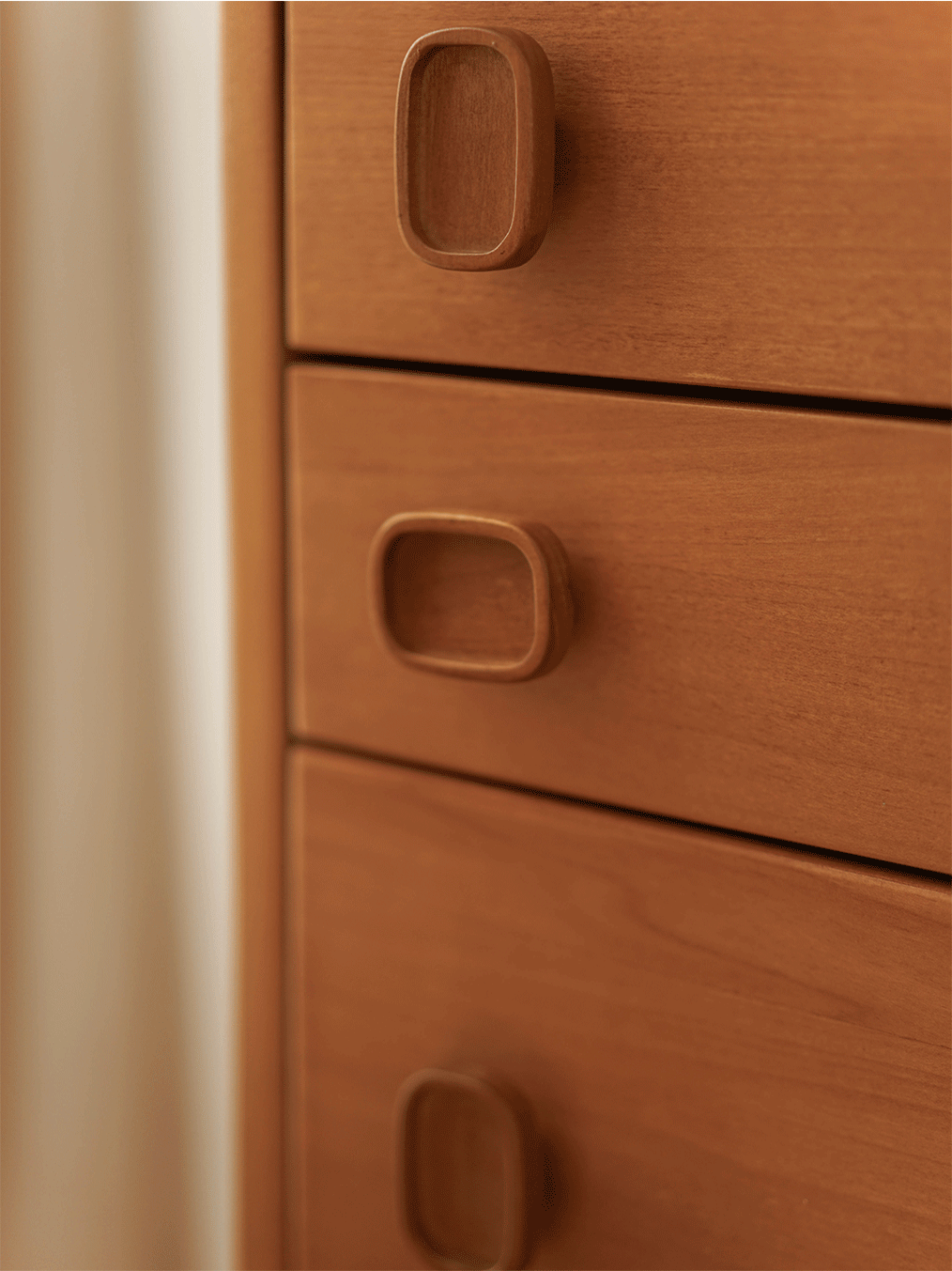 Howard Chest of Drawer