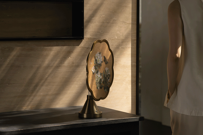 Tang Embroidery Lamp